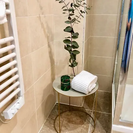 Lägenhet Bright & Modern In The Heart Of Antibes